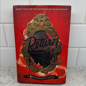 Return to the Isle of the Lost Hardcover  Book. Author Melissa De La Cruz. New.